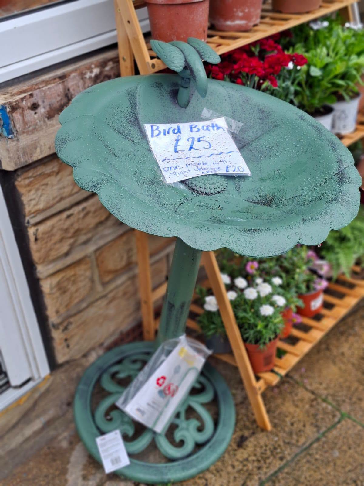 Leaf-shaped garden bird bath