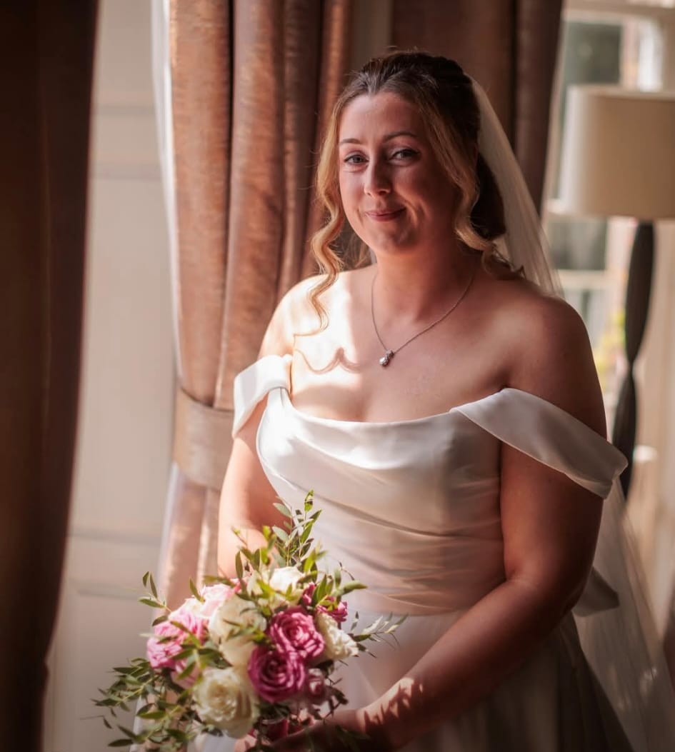 Bride with a pink and white rose bouquet